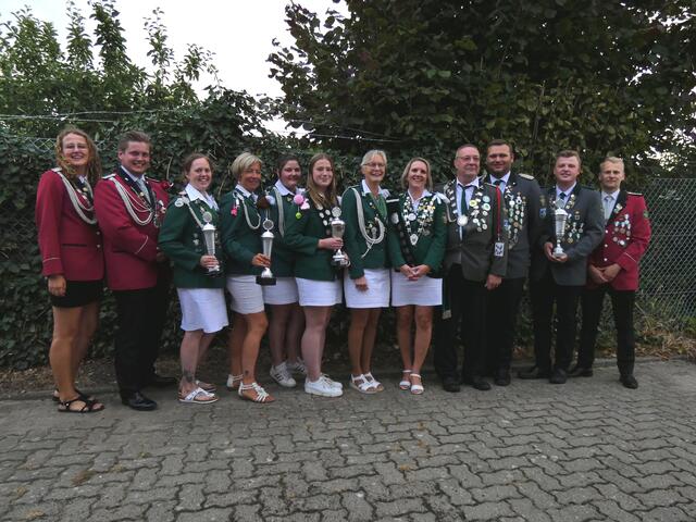 Die neuen Bestleute (v.li.): Rieke Nagel, Maurice Bäßler, Madeleine Schmidt, Daniela Beckermann, Nele Schmidt, Tessa Cassau, Uta Führböter, Katja Pitzner, Bernd Meyer, Ole Kruse, Nico Kappelmann, Luca Niemeyer | Foto: Steffens