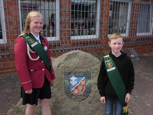 Anike Rathjens (Kinderkönigin 2022) und Maxim Rohde (Kinderkönig 2022) | Foto: Schützenverein Assel
