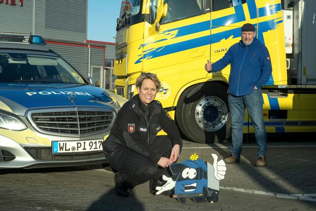 Daumen hoch für den Fernfahrerstammtisch | Foto: Uwe Hesebeck