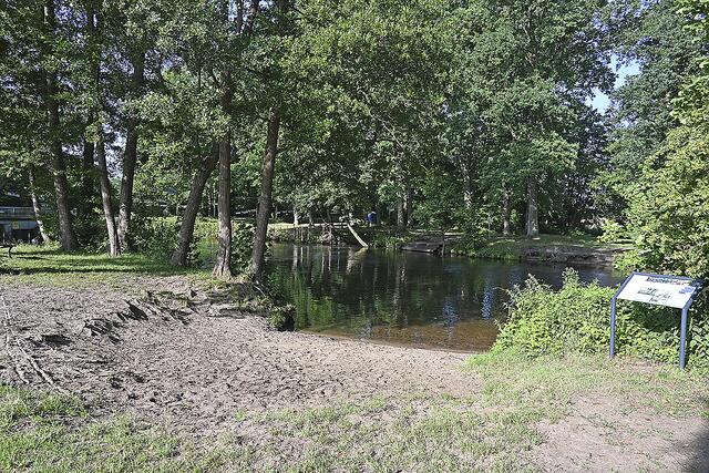 Der Luhestrand.... Familien mit Kleinkindern kommen gerne dorthin, damit die Kleinen im seichten Wasser planschen können | Foto: Axel-Holger Haase