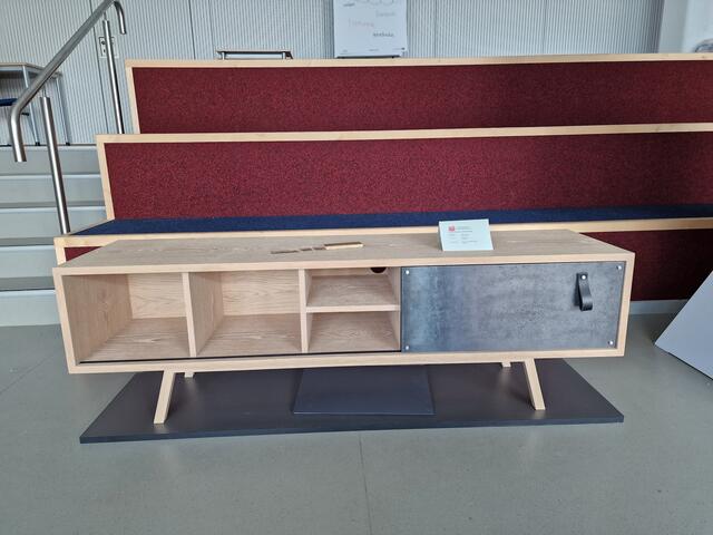 Sideboard in Eiche von Niko Görß | Foto: Sissi Inselmann