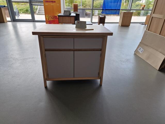 Anrichte in Esche geölt mit Linoleum von Johann Benecke | Foto: Sissi Inselmann