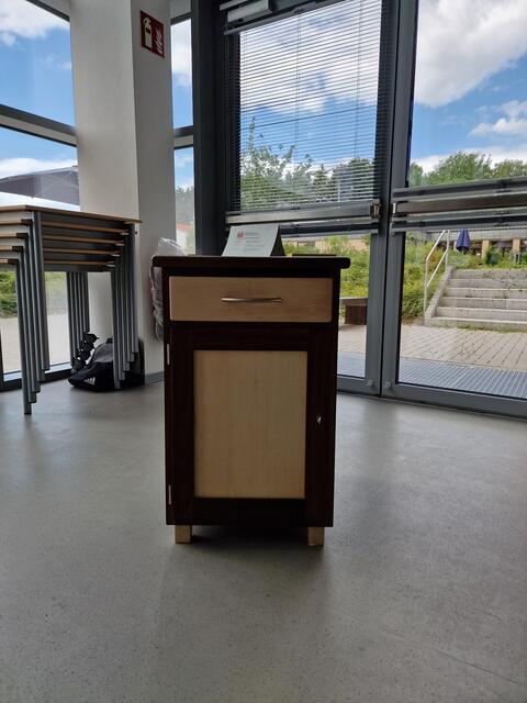 Kommode in Nussaum und Ahorn geölt von Joschua Matthies | Foto: Sissi Inselmann