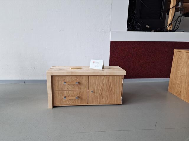 TV-Schrank in Eiche von Leo Siemers | Foto: Sissi Inselmann