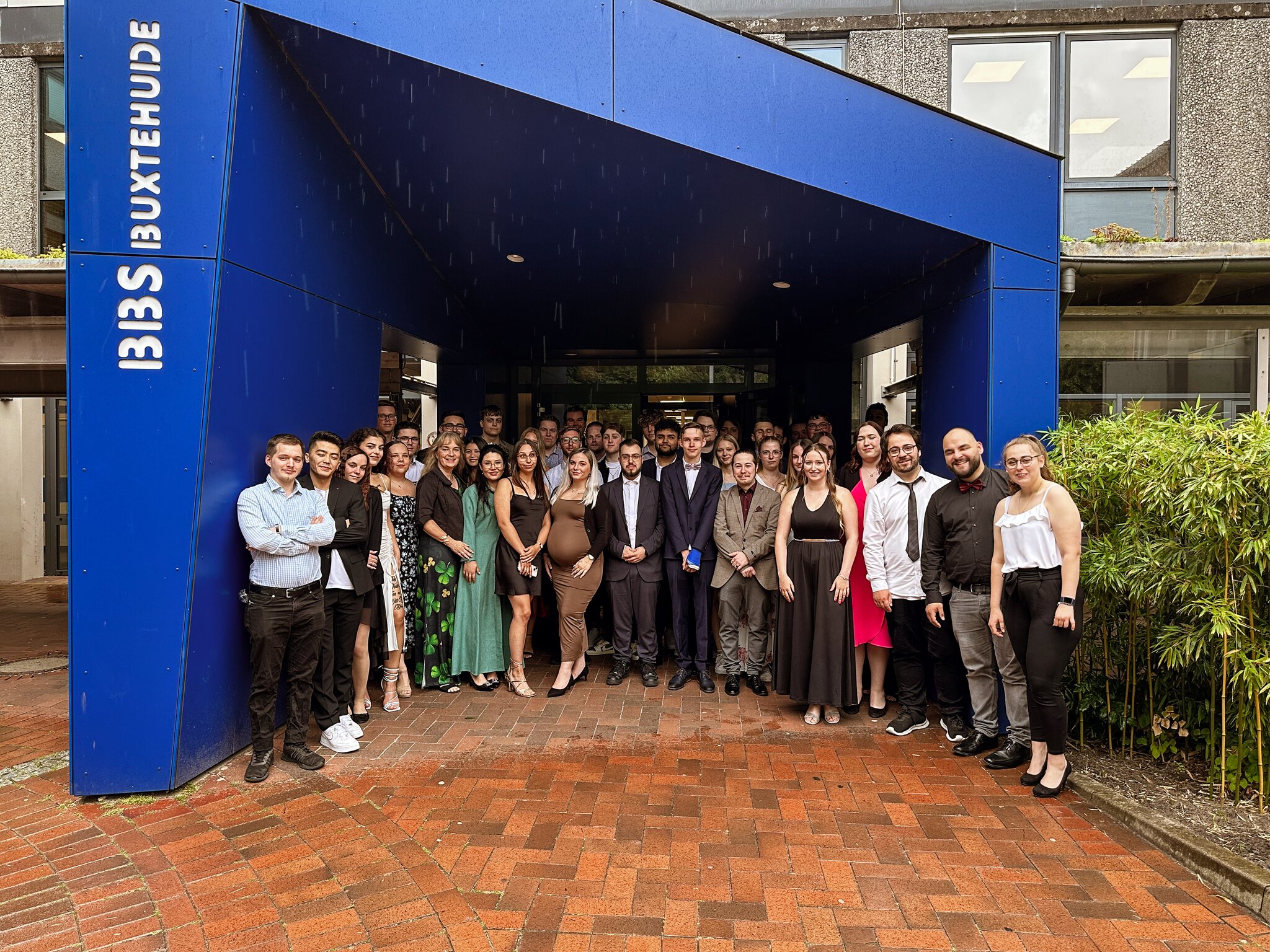 gl-ck-als-motto-einzelhandel-azubis-an-der-bbs-buxtehude-verabschiedet