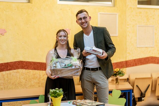 gl-ck-als-motto-einzelhandel-azubis-an-der-bbs-buxtehude-verabschiedet