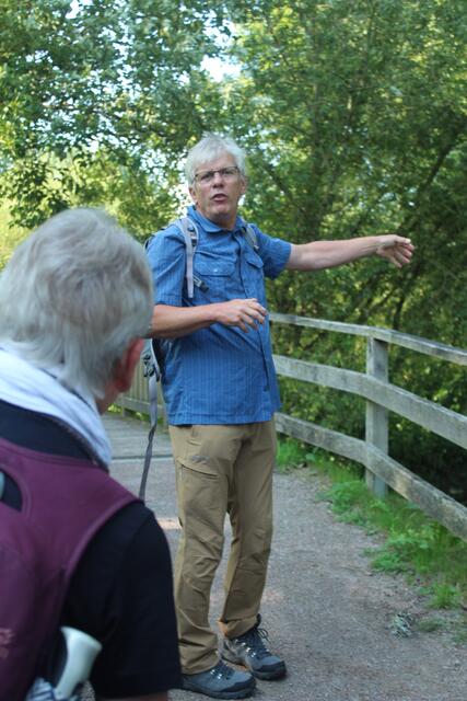 Zwischendurch hält Siegfried Bernau immer mal kurz an und erklärt, wo wir sind und welche Besonderheiten es hier gibt