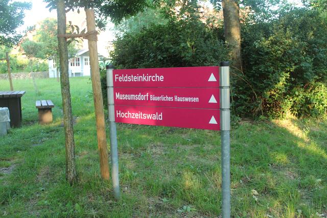 Wir nähern uns dem Museumsdorf, wo wir Pause machen