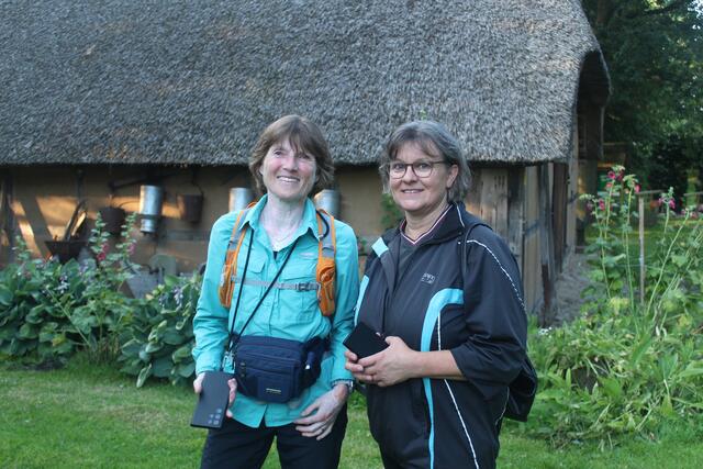 Die Freundinnen Rosi Mehrkens (li.) aus Brest und Manuela Krickemeyer aus Harsefeld sind von der Tour begeistert
