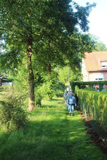Oben an der Straße geht es nach links in die Schmiedestraße