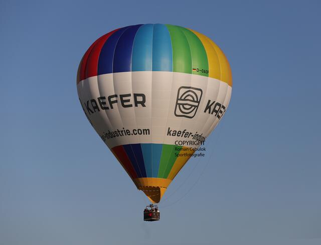 Einige Fußballfans schauten sich das Spiel aus luftiger Höhe an | Foto: cc