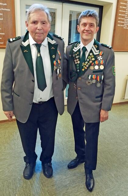 60 Jahre Mitgliedschaft v.l.: Dieter Golz mit Schaffer Karsten Wenck | Foto: SK Winsen