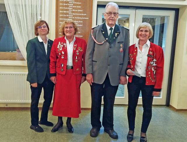 Auszeichnung vom Kreisverband Nordheide Elbmarsch:
v.l.: Vertreterin Nordheide Elbmarsch Nadine Schwanitz, Geehrte: Heide Marlen Simoleit,
Anton Zeyn, Gabriela Kaschwich | Foto: SK Winsen
