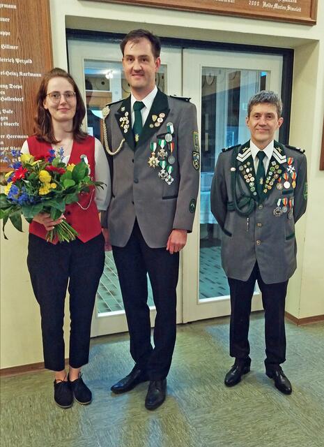 ausgezeichnet mit der Alt-Köln-Medaille: v.l.: Lara-Michelle Beuster, Sportwart Börge
Schmieder mit Schaffer Karsten Wenck
 | Foto: SK Winsen