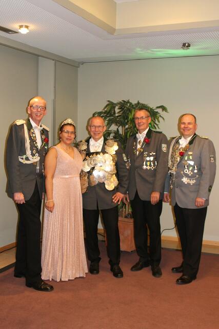 Königspaar mit Adjutanten, von links
Wolfgang Reinecke
Königin Heike und König Ralf Richter
Sven Burmester
Marko Lemmel | Foto: Altklosteraner