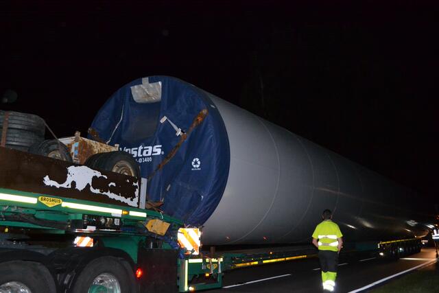 Die Turmteile sind zwischen 14 bis 33 Meter lang und haben Durchmesser zwischen 4,45 und 3,26 Metern  | Foto: bim