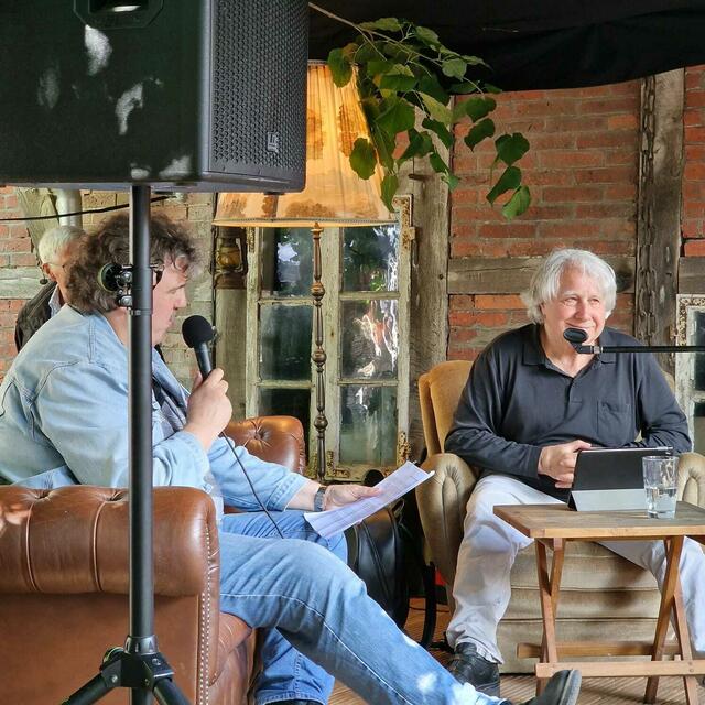 WOCHENBLATT-Redakteur und Festival-Mitorganisator Christoph Ehlermann im Interview mit Peter Urban | Foto: Bettina Lennemann