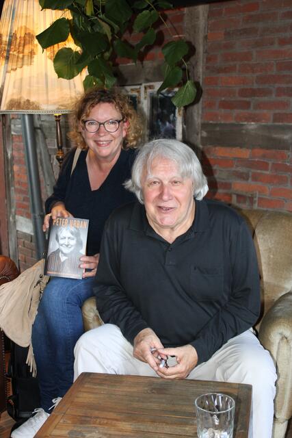Andrea Küchenmeister ließ sich ein Buch von Peter Urban signieren | Foto: ce