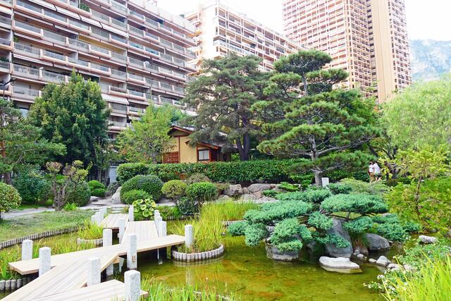 Der japanische Garten in Monaco ist inmitten der vielen Appartement-Bauten eine grüne Insel der Ruhe. | Foto: jd