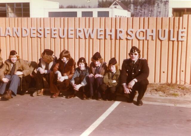 Die "erste" Truppe der Jugendfeuerwehr im Jahr 1973 bei der Landesfeuerwehrschule Celle | Foto: Feuerwehr Leversen-Sieversen