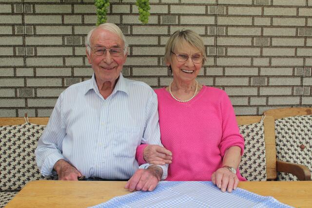 Inge und Roland Wiest sind immer noch verliebt  | Foto: pm