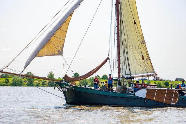 Der Giekewer "Frieda" steuert die Inseln in der Elbe an | Foto: SMTG