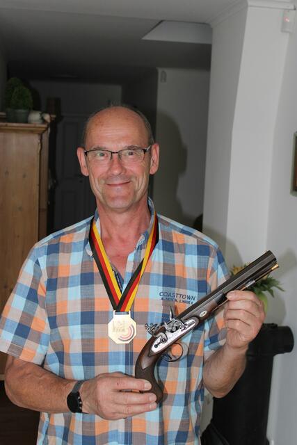 Olaf Terkowski aus Toppenstedt ist neuer Deutscher Meister mit der Steinschlosspistole und startet auch in München | Foto: ce