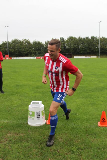  Patrick Ehlers testet als Erster die "Sportstation 2"  | Foto: pm