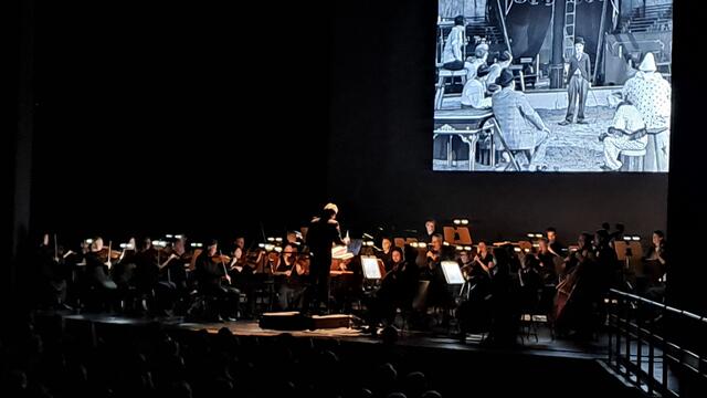 Das Philharmonische Orchester Bremerhaven spielt zu Chaplins "The Circus" | Foto: Stadeum