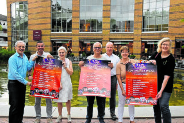 Bereiten einen super Kultursommer vor (v.li.): Onne Hennecke (Empore), Stefan Weihrauch (Blau-Weiss Buchholz), Katharina Hovehne (Buchholz Marketing), Udo Blanck (Trintla Cultura),Dr. Christian Kuhse (Stadtwerke Buchholz), Claudia Krohn (Stadt Buchholz) 
und Inka Kruse (Stadtorchester Buchholz)  | Foto: Axel-Holger Haase