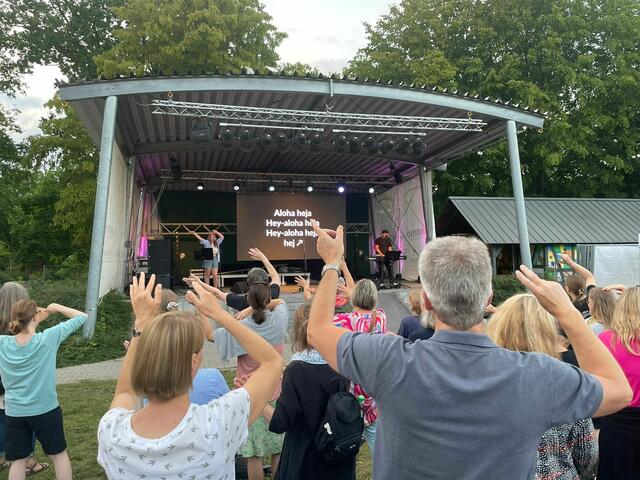 Beachtliche Performance: die Jesteburger können auch zusammen singen, hier "Aloha heja he" von Achim Reichel | Foto: BGV
