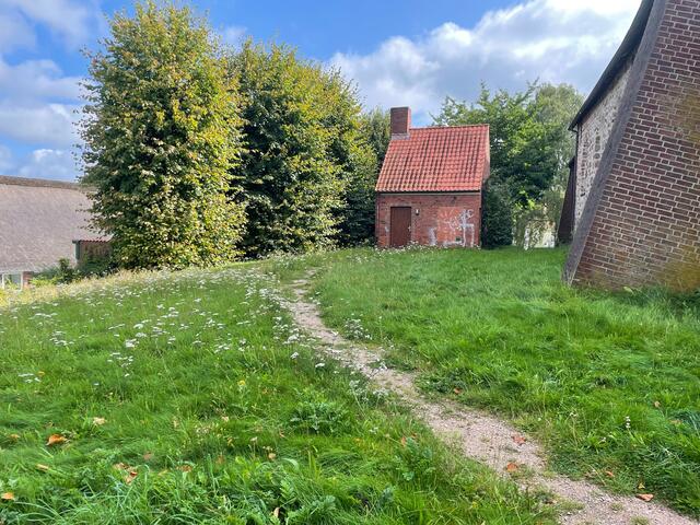 Hier sollen sich öfter Gruppen von Süchtigen aufhalten und Ihre Utensilien liegen lassen | Foto: sra