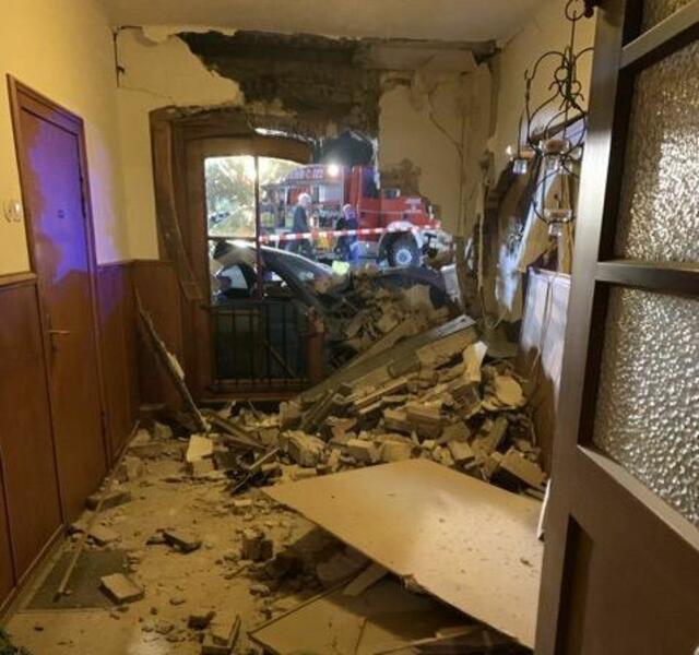 Der Blick aus dem Inneren der Gaststätte zeigt das Ausmaß der Zerstörung | Foto: Polizei