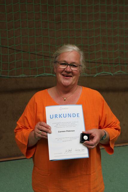 Ausgezeichnetes Engagement: Carmen Petersen ist seit 30 Jahren im Vorstand des TSV Auetal aktiv | Foto: ce