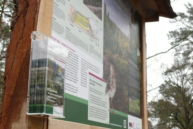 Für das Landschaftsschutzgebiet Borstler Kuhlen und Brunautal im Heidekreis wurde eine große Infotafel mit Flyerbox entworfen | Foto: Naturpark Lüneburger Heide