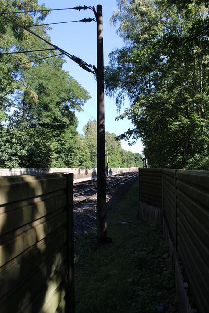 Derzeit gibt es nur eine Lärmschutzwand, wo Personenzüge halten könnten | Foto: pöp