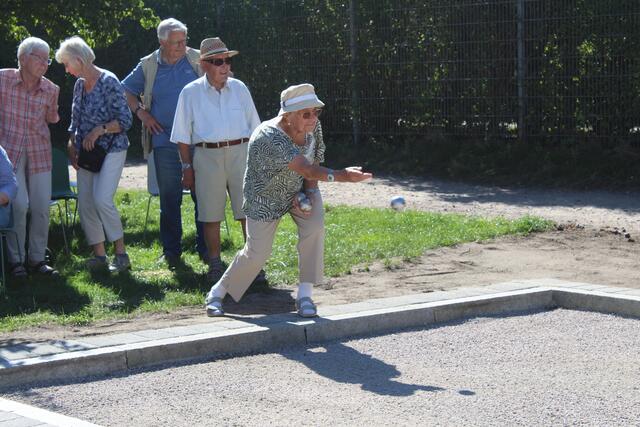 Die Mitglieder des DAB machten sich gleich an eine Partie Boule | Foto: pm