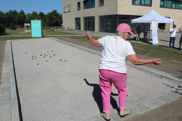 Die Mitglieder des DAB machten sich gleich an eine Partie Boule | Foto: pm