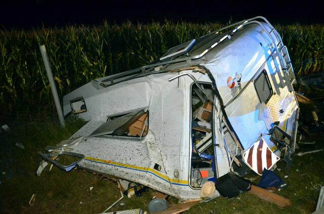 Das Wohnmobil kam von der Straße ab | Foto: Freiwillige Feuerwehr  Landkreis Harburg