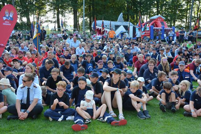 Warten auf die Siegerehrung | Foto: Ulf König