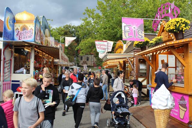 Die Futtermeile in der Hittfelder Twiete. Das kulinarische Angebot ist vielfältig. Von traditionell bis modern ist alles dabei | Foto: as
