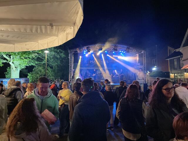 Die Band Mad Dog überzeugte unter anderem mit Klassikern der Toten Hosen | Foto: sra