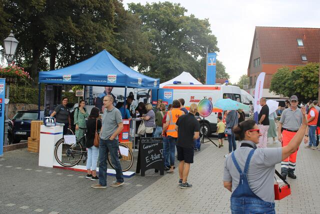 Auch rund ums Fahrrad drehte sich das Geschehen auf dem Volksbank-Parkplatz | Foto: ce