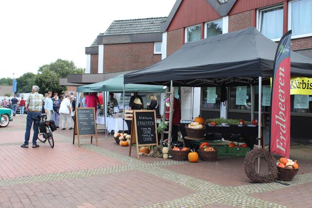 Kunsthandwerk vor den Geschäften | Foto: sb