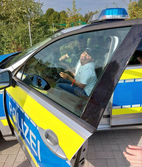 Emre im Polizeiauto | Foto: Frauke Noweck
