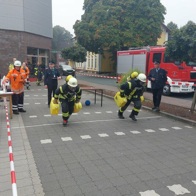Die Feuerwehr Garlstorf - hier bei einem Atemschutzmodul - kam unter den 69 Gruppen auf den 51. Platz | Foto: Mathias Wille