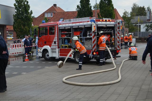 Die Feuerwehr Tönnhausen - hier bei einer Löschübung - erreichte unter 69 Gruppen den 14. Platz | Foto: Mathias Wille