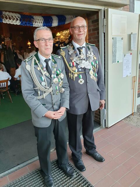 Vizekönig Karsten Niemeyer (re.) mit Adjutant Michael Lange | Foto: Schützenverein Klecken