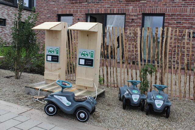 Im Spiel werden auch die "SmartCity"-Bobbycars der kleinen Bewohner mit Strom geladen | Foto: sb