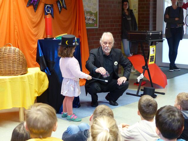 Ein Zauberer zeigte eine beeindruckende Show | Foto: Hildebrandt